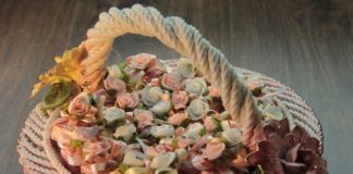 Çiçek ve Çikolata Sepeti Hazırlayarak Parakazanın çiçek sepeti hazırlama