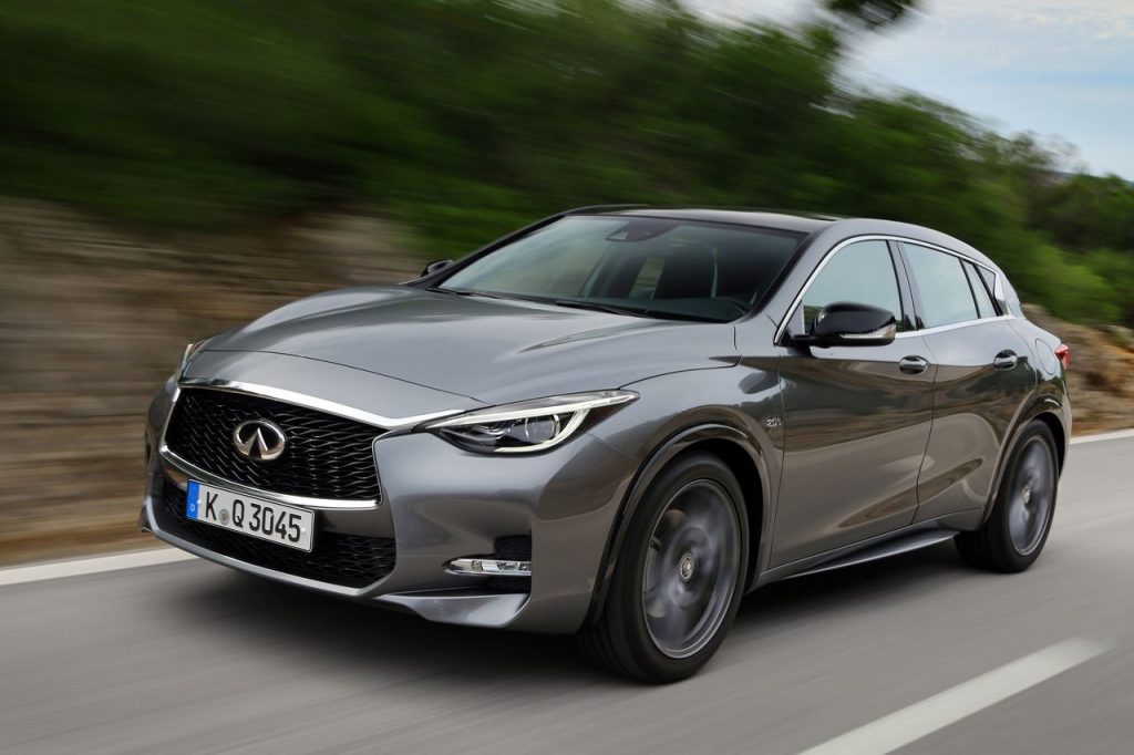 infiniti-q30-saglam-dayanikli-arabalar